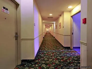 Hotel Days Inn By Wyndham Toronto East Beaches
