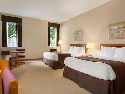 Hotel Days Inn By Wyndham Toronto East Beaches