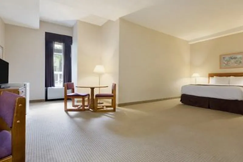Days Inn By Wyndham Toronto East Beaches 2*,