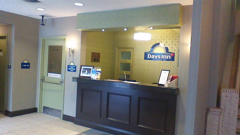 Days Inn By Wyndham Toronto East Beaches 2*,