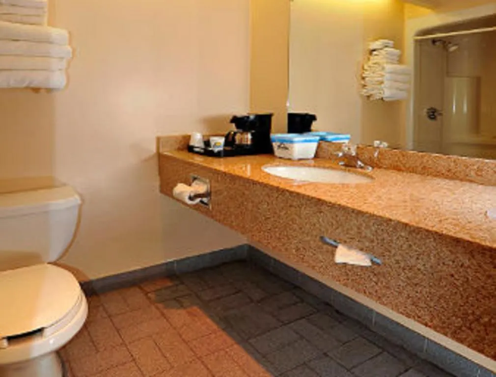 Days Inn By Wyndham Toronto East Beaches Hotel
