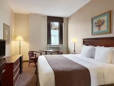 Days Inn By Wyndham Toronto East Beaches